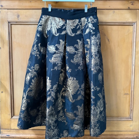 NWT White House Black Market Black and Gold Skirt metallic jacquard floral - Picture 3 of 11